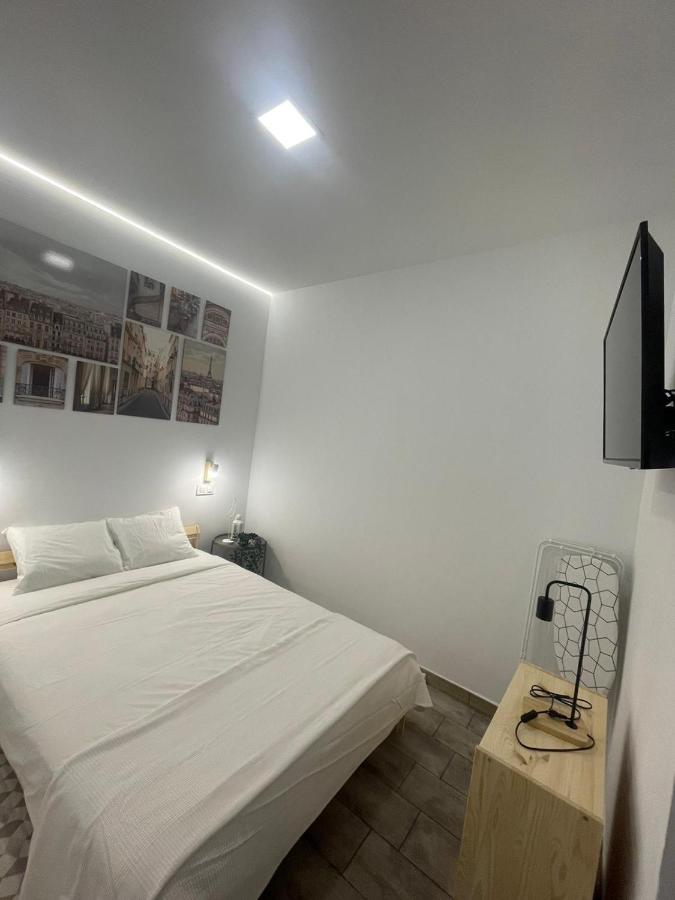 Apartamentos Jap Villaamil Madrid Esterno foto