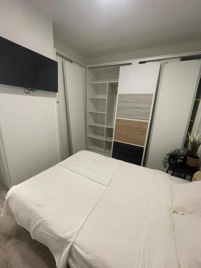 Apartamentos Jap Villaamil Madrid Esterno foto